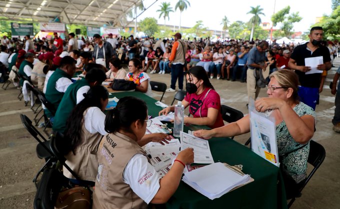 Hogares veracruzanos comenzaron a recibir su apoyo de 20 mil pesos