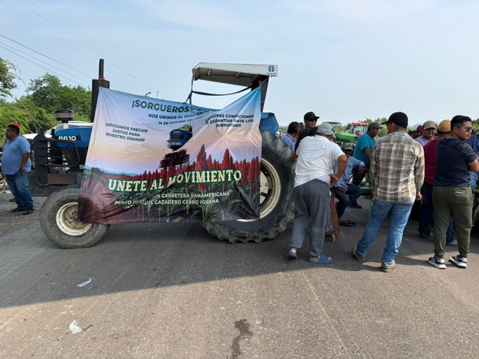 Productores del Istmo bloquean carretera para exigir apoyo al campo