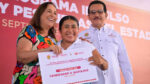 Rocío Nahle entrega apoyos al sector pesquero en Veracruz