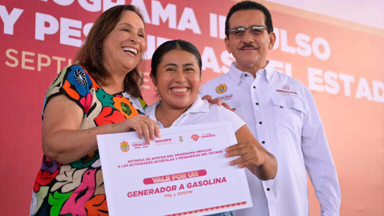 Rocío Nahle entrega apoyos al sector pesquero en Veracruz