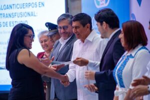 Salomón Jara entrega el Premio Estatal de Investigación en Salud 2025