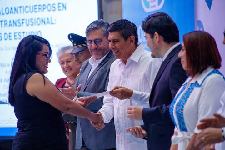 Salomón Jara entrega el Premio Estatal de Investigación en Salud 2025