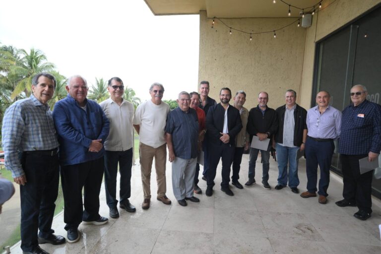 Pedro Miguel se reuné con exmandatarios para conocer los retos en el gobierno de Coatzacoalcos