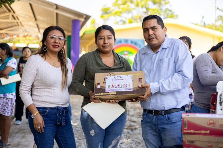 Programa “Leche con amor” continúa dando entregas a las agencias municipales de Ixtaltepec