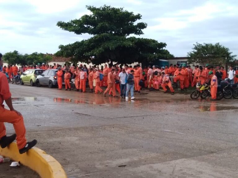 Trabajadores de SIMCARG bloquean acceso a Cydsa