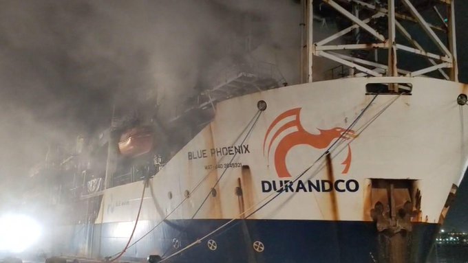 Buque 'Blue Phoenix' se vuelve a incendiar en las costas de Coatzacoalcos