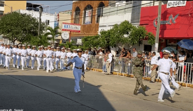 Encabeza contingente militar Desfile Conmemorativo de la Revolución Mexicana