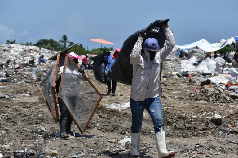 Anuncian demandas contra ciudadanos que bloquearon el basurero de Villa Allende