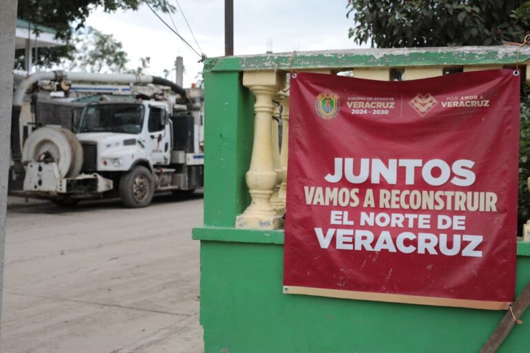Equipos vactor liberan drenajes y facilitan limpieza en Poza Rica, Veracruz
