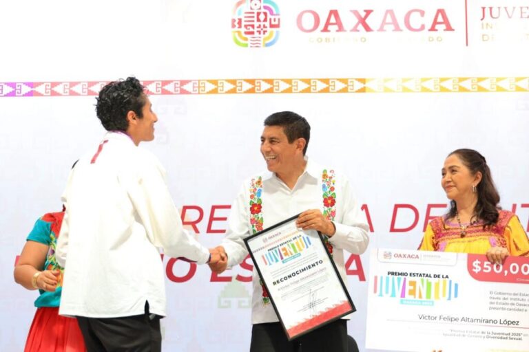 Gobierno de Oaxaca entrega el Premio Estatal de la Juventud 2025