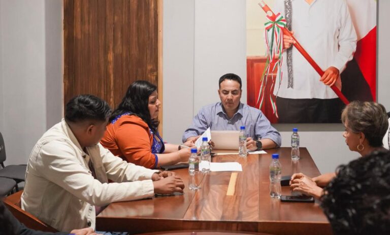 Gobierno de Oaxaca integra a cinco periodistas más al seguro social