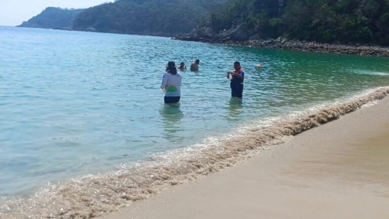 Monitorean calidad del agua en 17 playas de Oaxaca