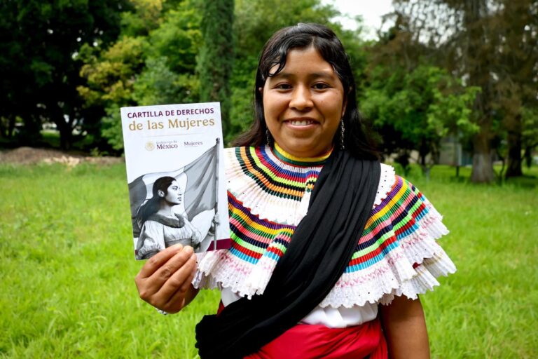 Traducen al zapoteco y al mixteco la Cartilla de Derechos de las Mujeres