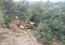 Vuelca autobús en Oaxaca; 29 personas resultan lesionadas