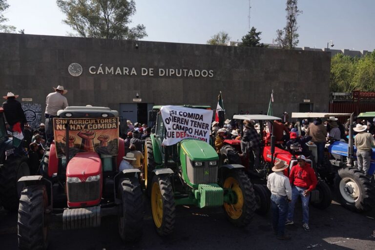 Agricultores de Veracruz, Puebla y Tlaxcala se manifiestan en el Congreso