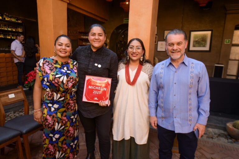 Reciben 23 restaurantes oaxaqueños placas Michelin por su excelencia culinaria