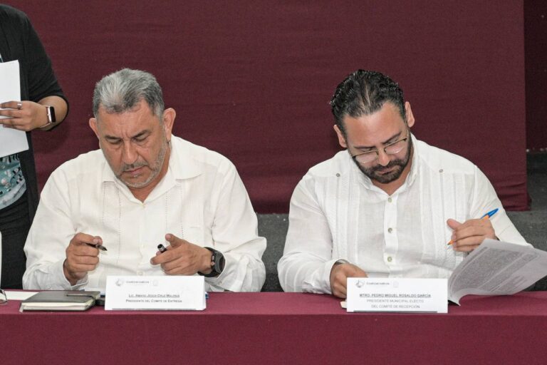 Cruz Malpica y Miguel Rosaldo en primer reunión para hacer el cambio de gobierno