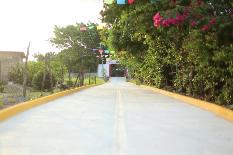 Continúa entrega de caminos en agencias municipales de Ixtaltepec