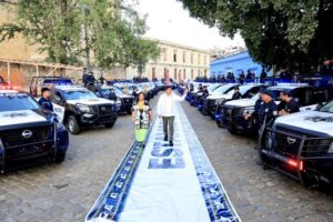 Fortalecen la seguridad de 37 municipios de Oaxaca con la entrega de vehículos especializados