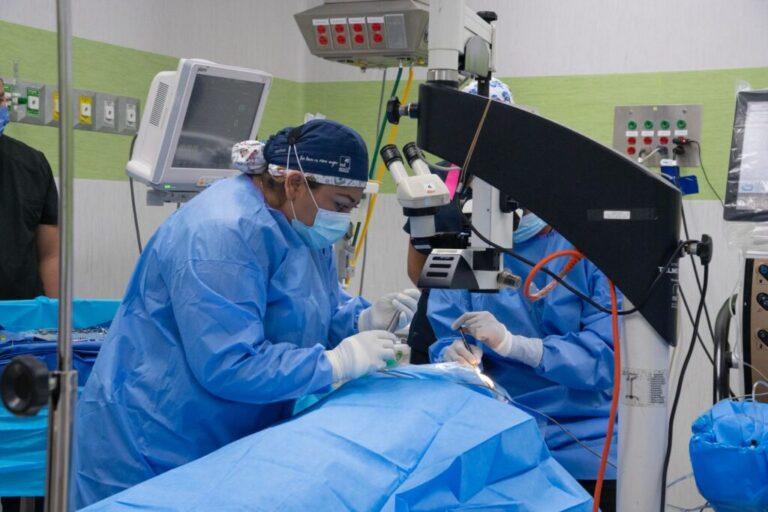 IMSS-Bienestar benefició a 130 pacientes con cirugía gratuita de cataratas en Oaxaca