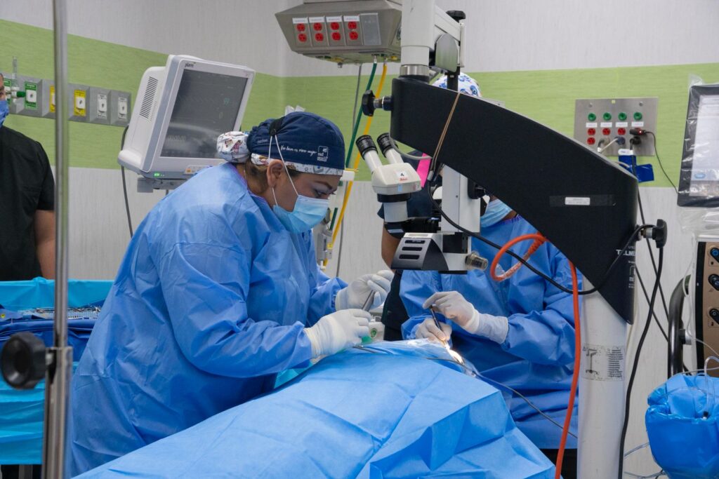 IMSS-Bienestar benefició a 130 pacientes con cirugía gratuita de cataratas en Oaxaca
