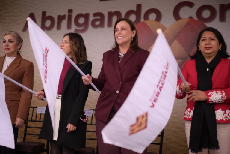 Rocío Nahle da banderazo de salida a la Caravana Abrigando Corazones