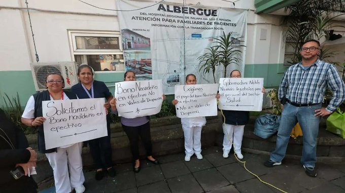 Trabajadores del sector salud se manifiestan en Veracruz