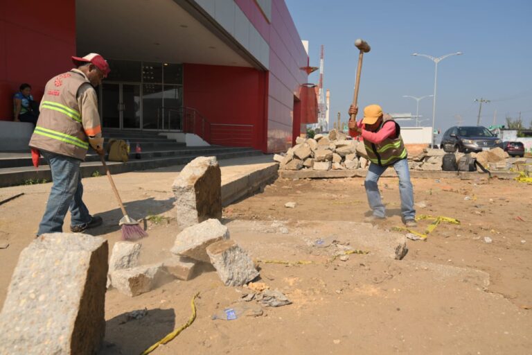Realizan obras públicas en colonias de Coatzacoalcos