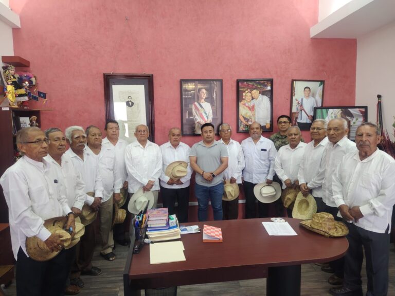 Gobierno de Tehuantepec se reúne con autoridades comunitarias de Santa Cruz Tagolaba