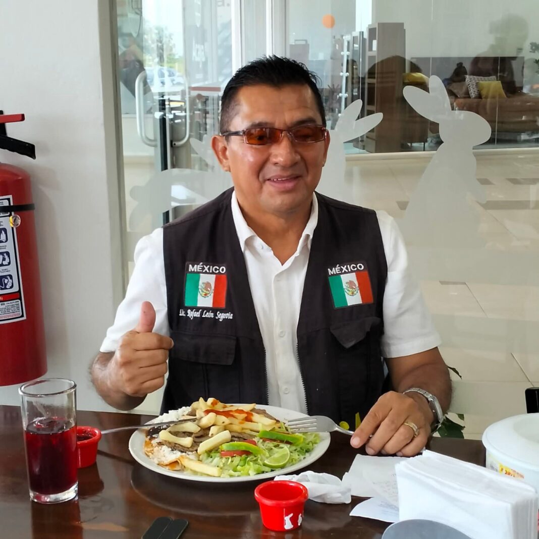 Levantan resguardo domiciliario al periodista Rafael León; sigue proceso en libertad