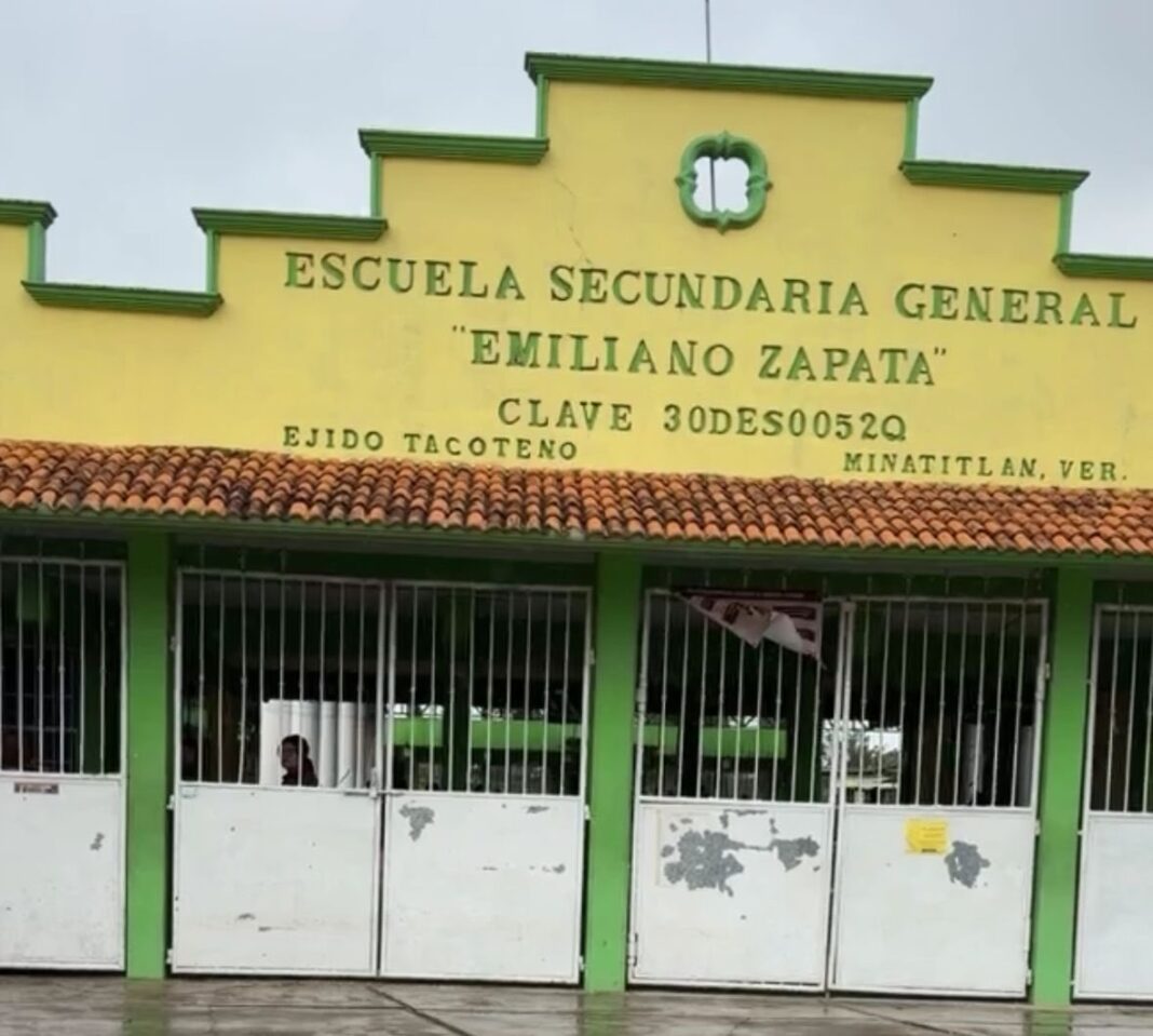 Perros pitbulls atacan a estudiantes de una secundaria en Minatitlán, Veracruz