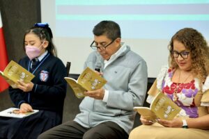 Salomón Jara celebra la primera sesión de lectura del año con estudiantes de Oaxaca