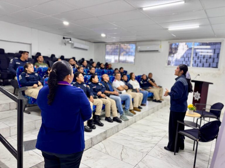 Realizan jornada de capacitación en atención a las mujeres a policías de Coatzacoalcos