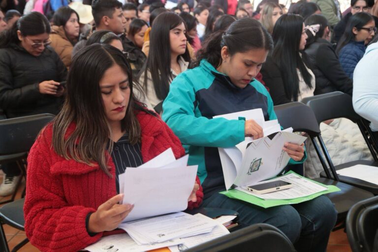 Abren 464 plazas docentes para el ciclo 2025-2026 en Veracruz