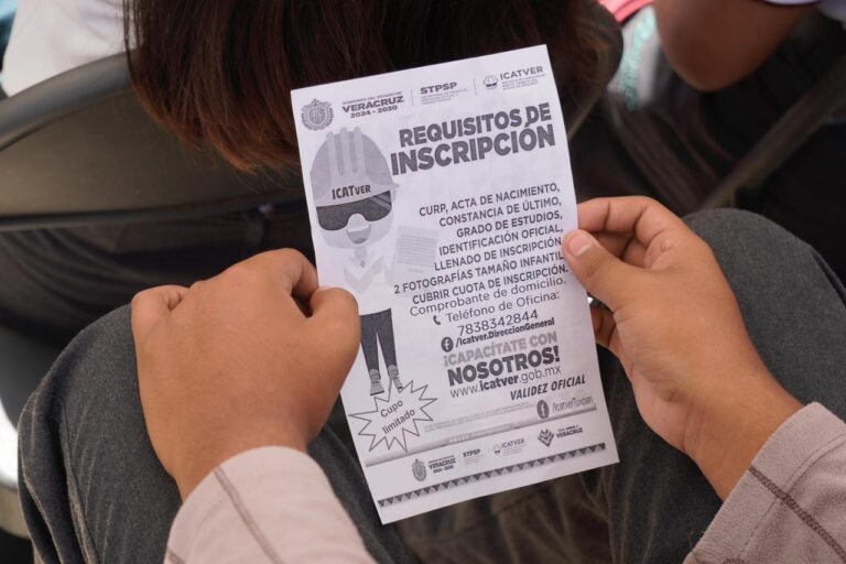 Acercan vacantes y servicios gratuitos a la población de Álamo
