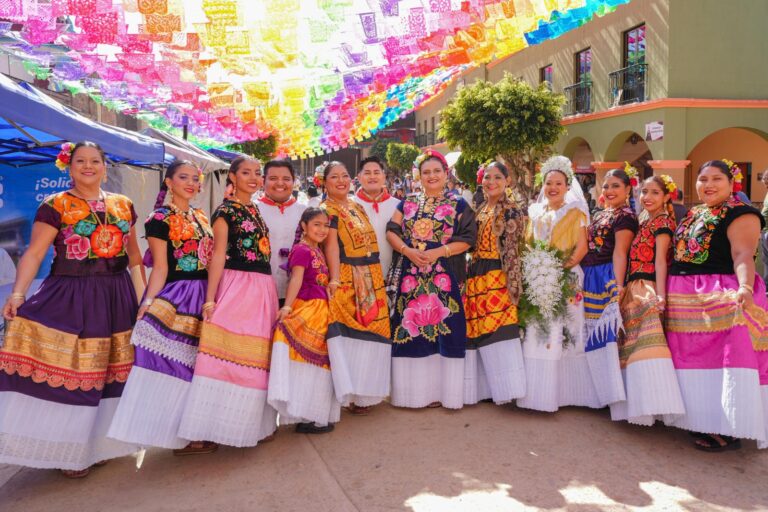Celebran la Guelaguetza Serrana 2026