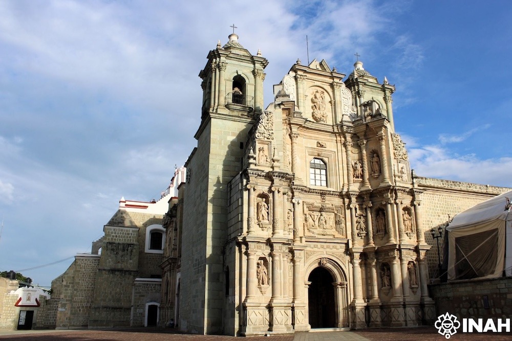 Con equipo láser, eliminan grafitis de la Basílica de Nuestra Señora de la Soledad, en Oaxaca