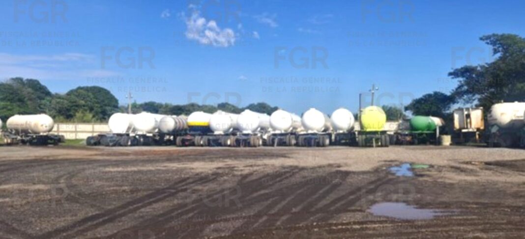 Duro golpe al 'huachicol' en Veracruz: Aseguran 149 vehículos y 82 mil litros de hidrocarburo