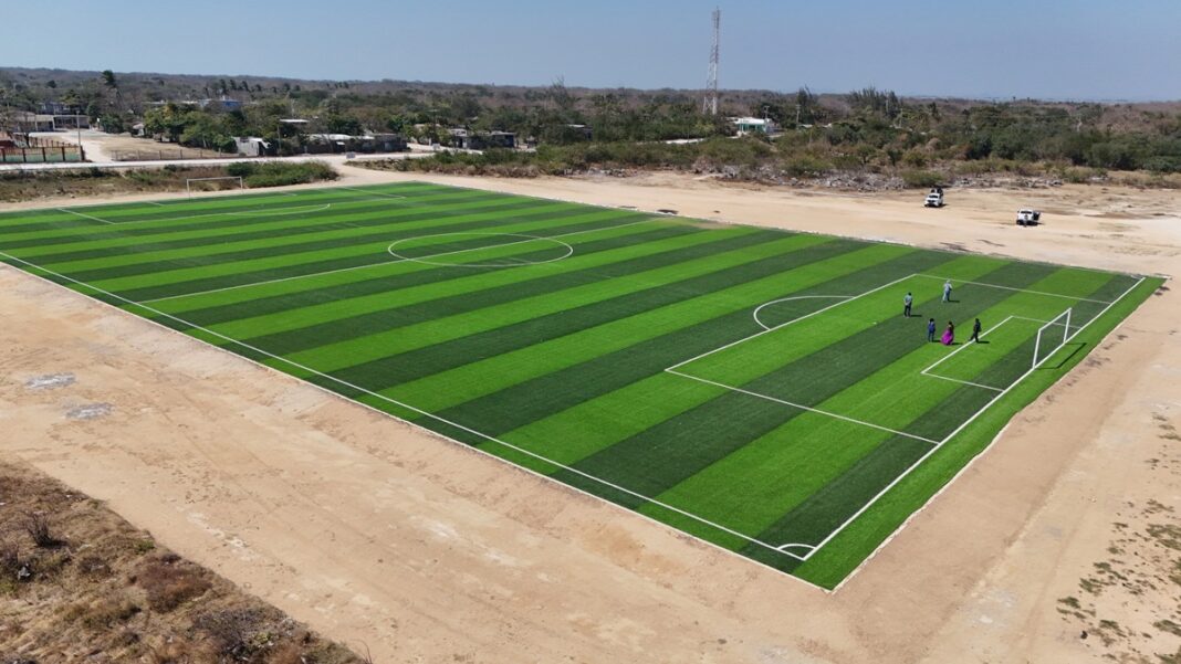 Entregan cancha deportiva en San Mateo del Mar