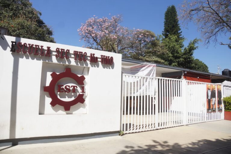 Estudiantes de secundarias técnicas se quedan sin clases en Oaxaca