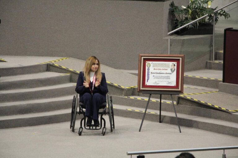 Reconocen a María Luisa Bandala por su trayectoria a favor del deporte adaptado