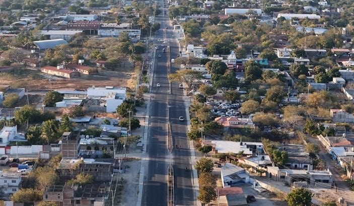 Rehabilitan más de 40 mil metros cuadrados de vialidades y accesos en Ciudad Ixtepec