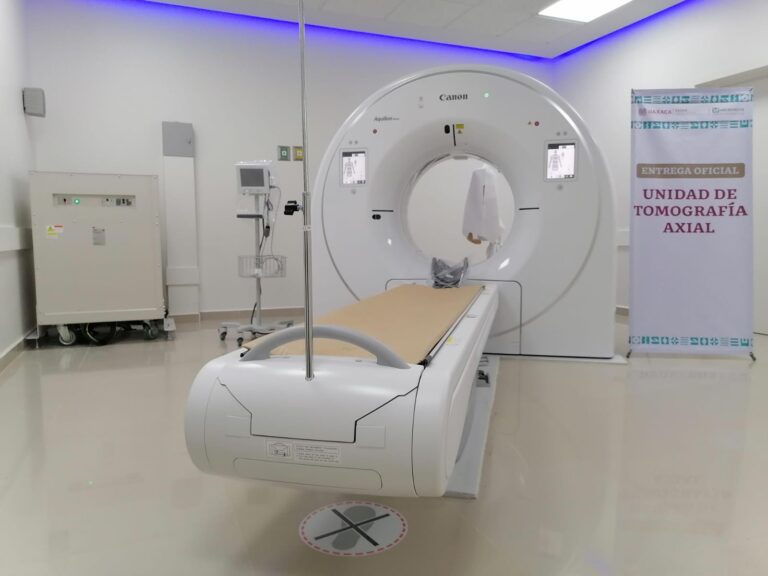 Salomón Jara entrega el primer tomógrafo gratuito a la Costa oaxaqueña