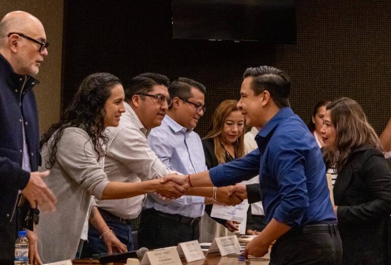 Firman convenio con municipios para avanzar en la gestión de residuos