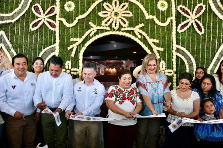 Inauguran la Expo Galería de Indumentarias y Muestra Artesanal en Boca del Río