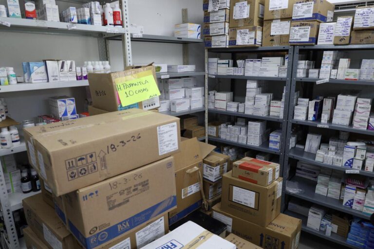 Camionetitas de la Salud abastecen medicamentos en el Totonacapan