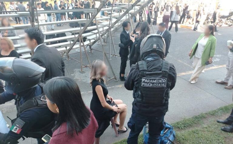 Colapsan gradas en toma de foto de generación; ahora en la Universidad Veracruzana