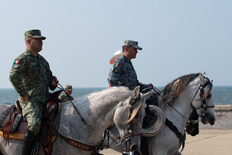 Así fue la cabalgata cívico-militar en el malecón
