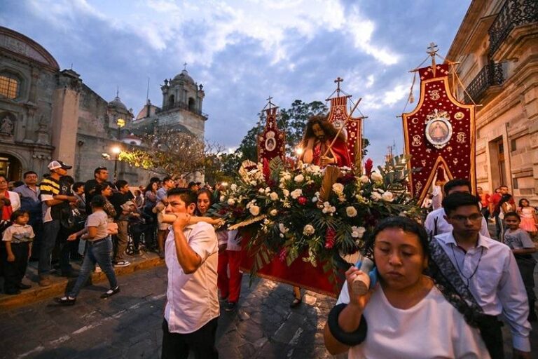 Invitan a la Procesión de Estandartes y Relicarios en Oaxaca