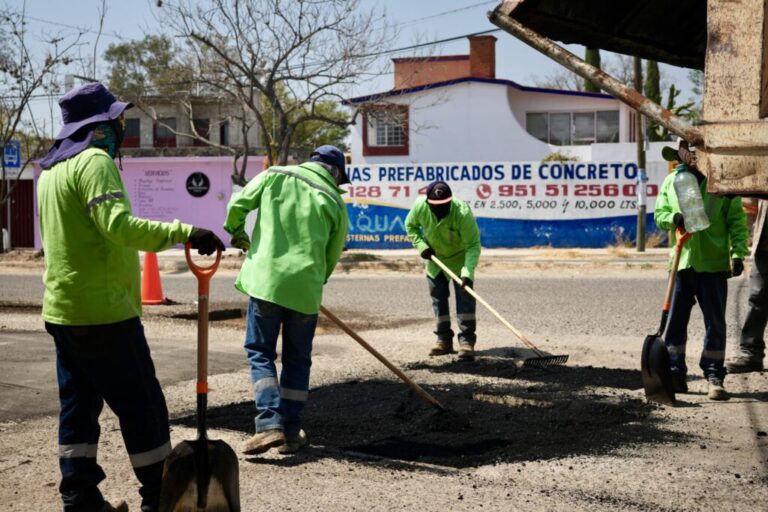 Reparan más de 800 baches en la capital oaxaqueña